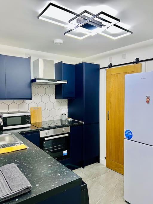 - Includes Free Parking Apartment Swansea